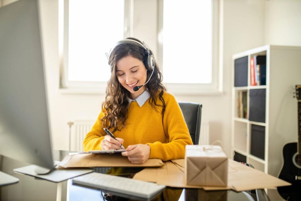 11m2XFEVJ6XzJP3psIMEp8sObvmgVogXbQrWjy4Bx2uWb8oaIP_KivZIJMb86J-f9xtv3sTu9V9tFFkxXfHV9GyBtsnYemzgjCgPg8tzQTEEE0RBGHaSdc-8jJ9mTk9Uujb6OZH3yhURFD0g-Y5E7IkPv55pq9C_xTu1wT_rGj1xoFqGh-fQBE3-bUNgQrTy Femme utilisant un ordinateur portable pour contacter un service client de mode femme